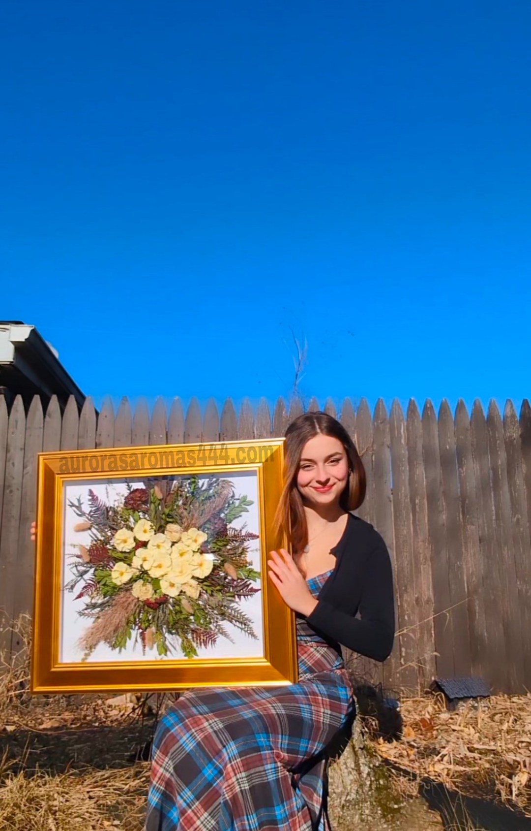 Floral Focus Style Pressed Gold Frame 20x18